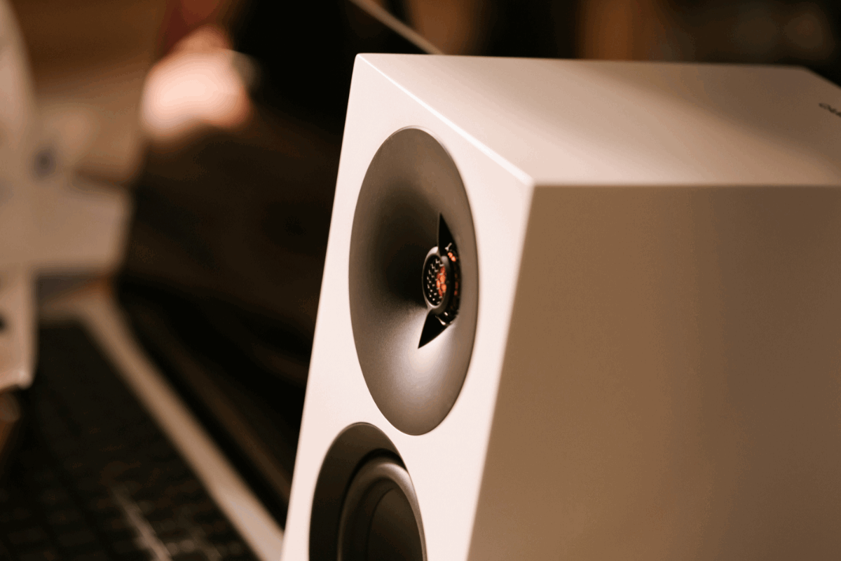 Cambridge-Audio-LR-S-tuo-aktiivikaiuttimet-tyopoydalle-ja-pieniin-tiloihin-2.png Cambridge-Audio-LR-S-tuo-aktiivikaiuttimet-tyopoydalle-ja-pieniin-tiloihin-2.png